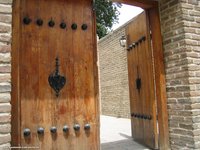 A traditional door in Ray
